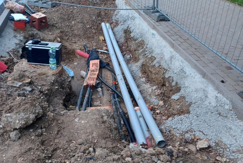 Kruhové križovatky a spevnené plochy Trebišov - VO,preložky oznamovacích vedení